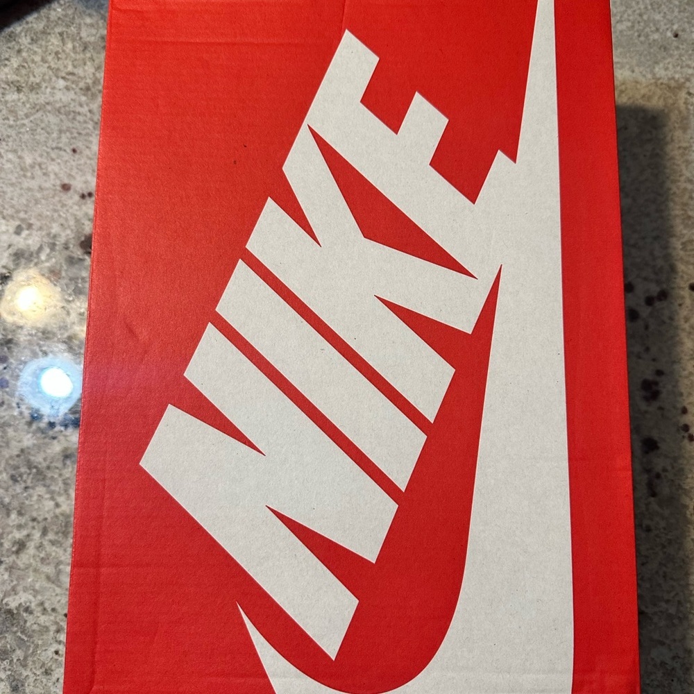 Nike Women’s size 9.5. Air Max Viva. Worn once. - Picture 7 of 9